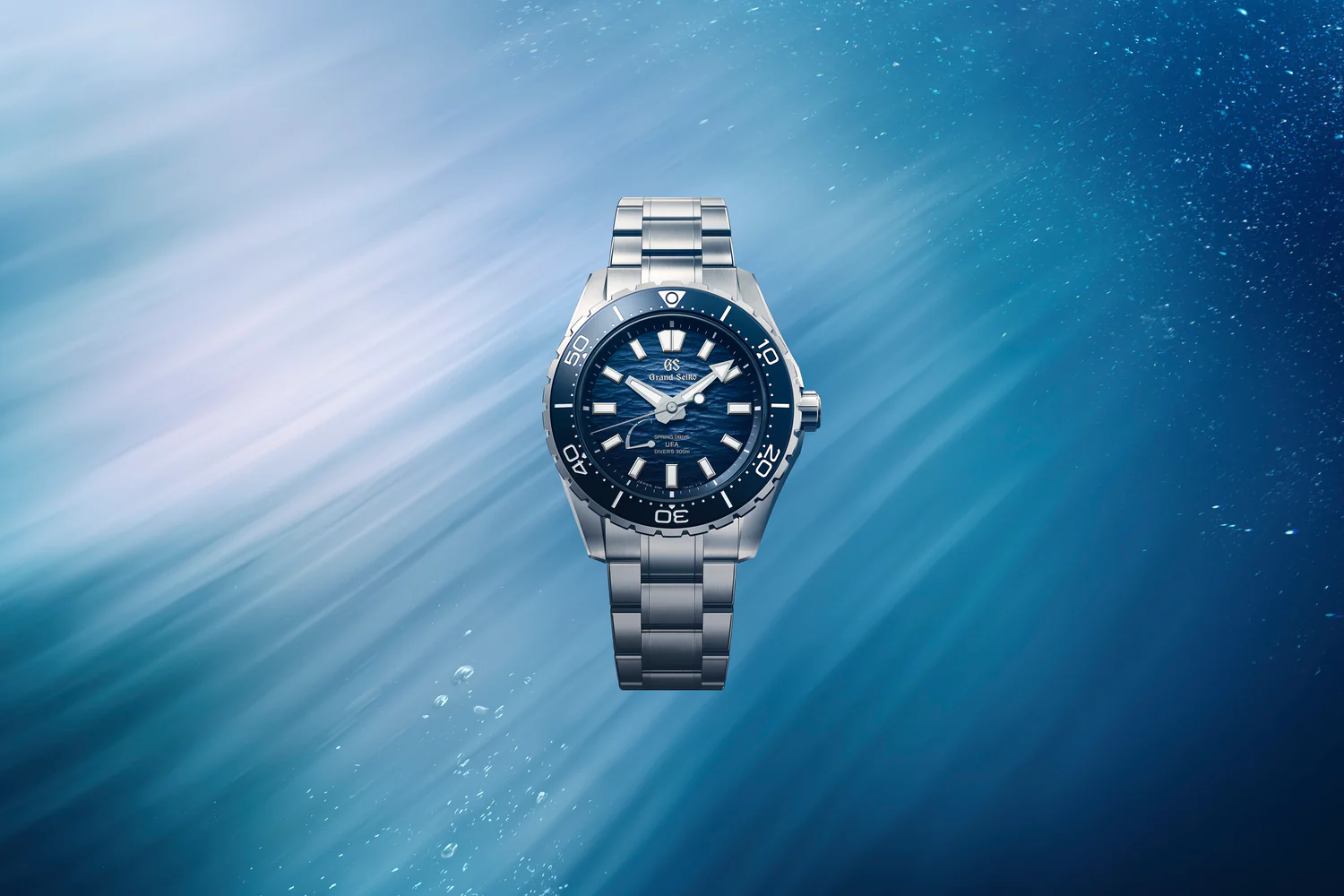The model is housed in a robust Evolution 9 case engineered for professional diving