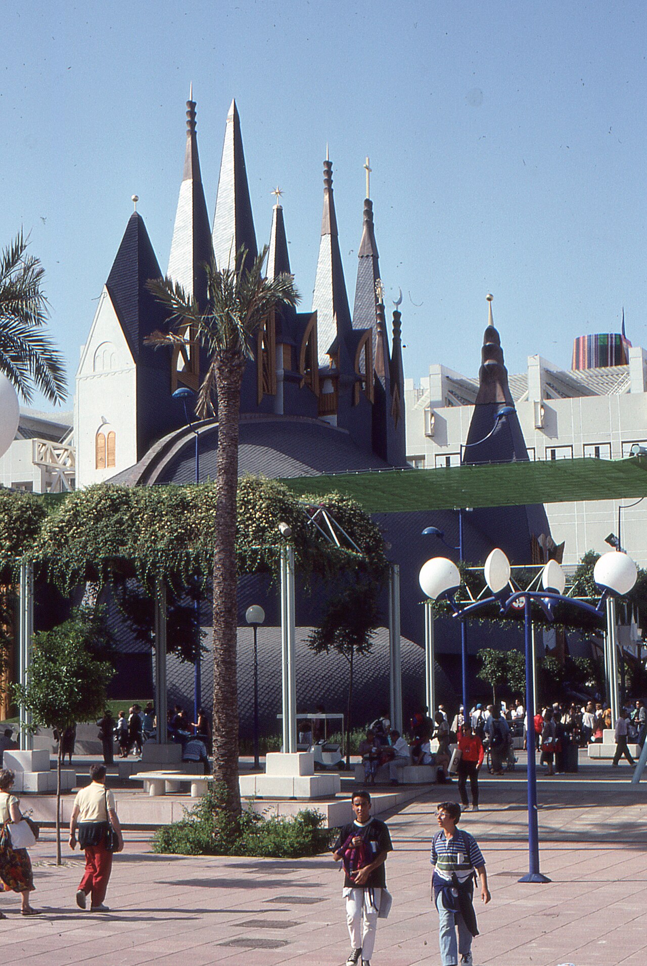 Unlike many architects who interpreted organic architecture
