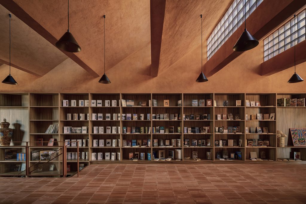 The Tequila Offices and Warehouse in Tepatitlán perfectly illustrates the studio's philosophy