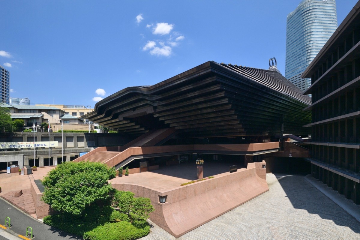 What makes Reiyukai Shakaden unforgettable is its extraordinary roof