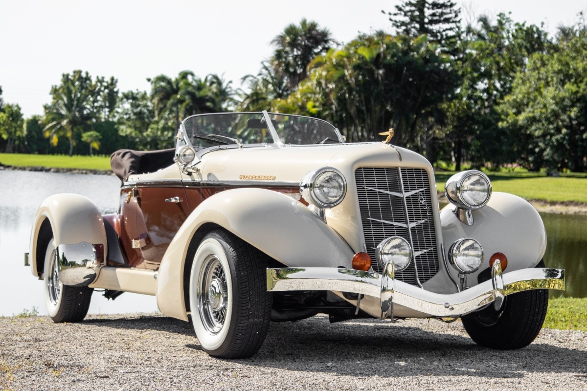 Libra is naturally drawn to proportion, beauty and impeccable taste. The handcrafted coachbuilt automobiles of the 1920s, created by legendary ateliers such as Figoni et Falaschi, Mulliner and Saoutchik, elevated motoring into wearable art. Every curve, every polished detail and every bespoke commission reflected perfect visual harmony, exactly the kind of elegance Libra admires.