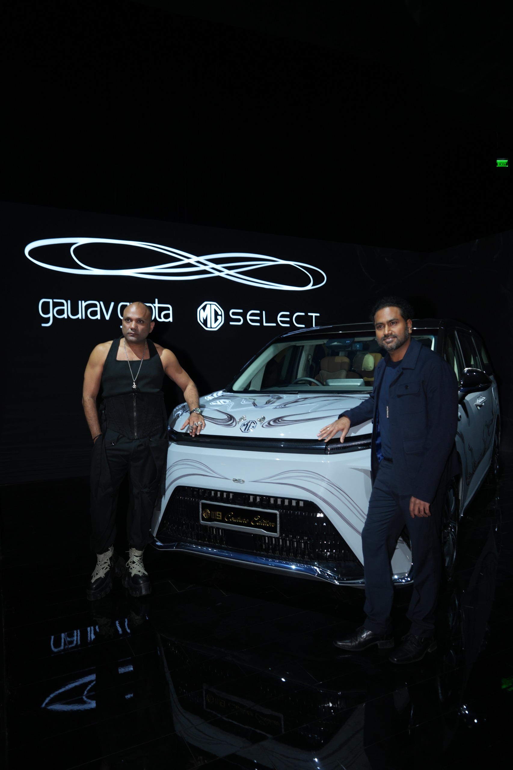 As the Official Automobile Partner, MG SELECT unveiled the MG M9 Couture Edition