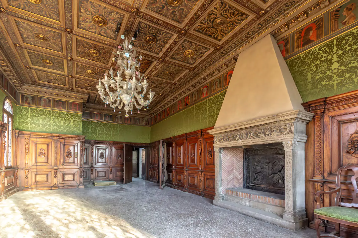 Behind its celebrated façade unfolds approximately one thousand square metres