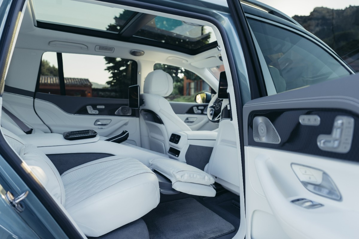 Mercedes Maybach has significantly enhanced acoustic refinement through additional insulation around the engine bay, transmission tunnel and bodyshell cavities