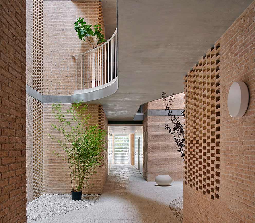 The practice applies the same sensitivity to historic buildings. At the Casa de la Vila in Santa Eugènia,