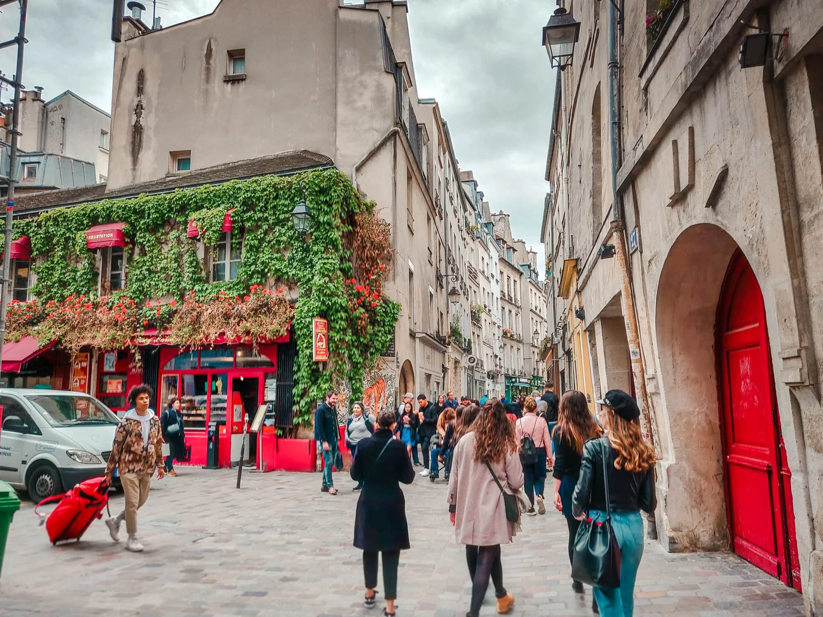 Gemini needs stimulation around every corner. Le Marais effortlessly blends historic mansions with contemporary galleries, designer boutiques, cafés and vibrant nightlife. It is a district where creativity, culture and conversation never stop flowing.