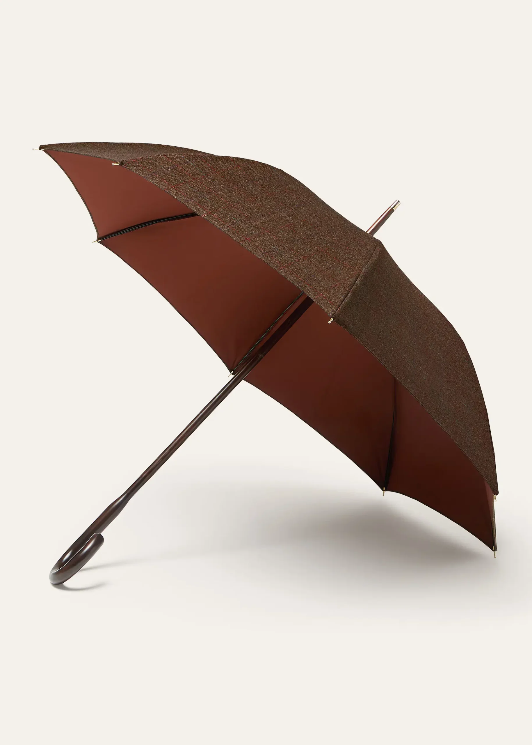 At the heart of the umbrella lies an exceptional textile inspired by one of Loro Piana's historic archival fabrics