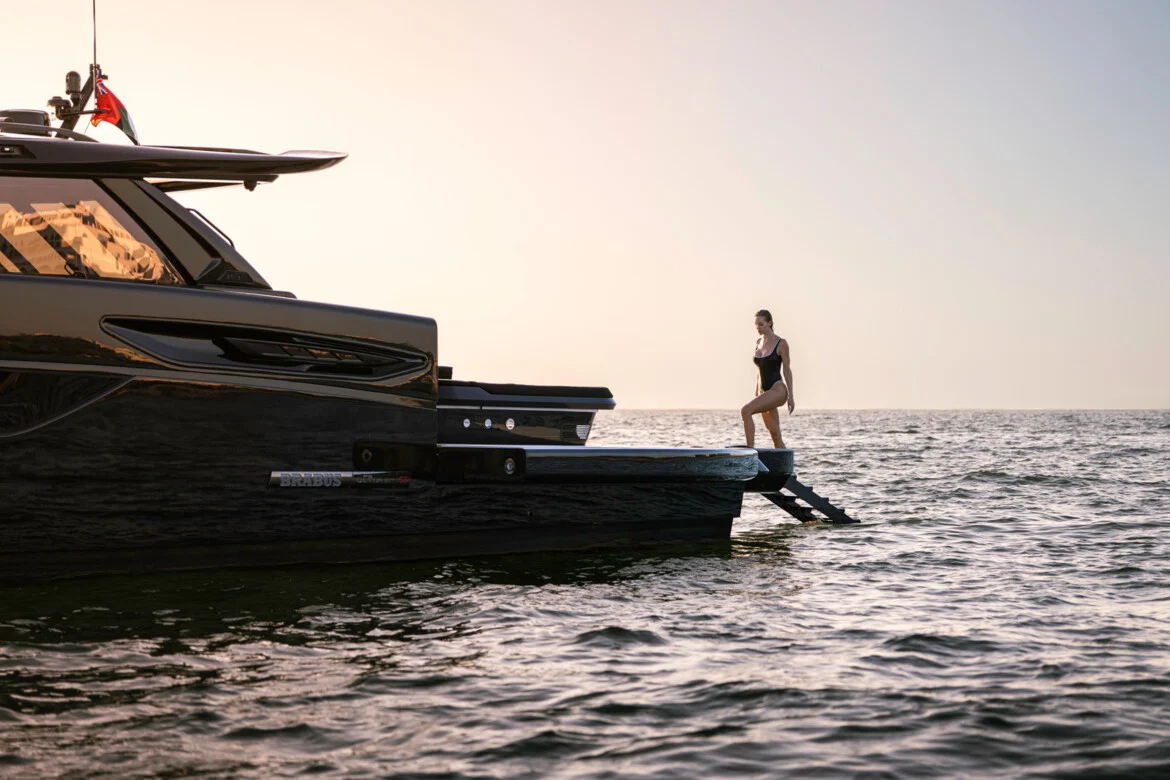 BRABUS offers two accommodation configurations for the ULTIMA 55. The standard arrangement