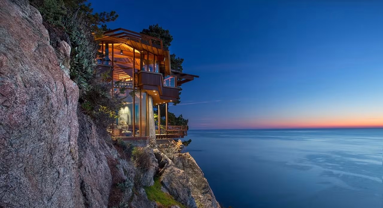 Luxury Cliffside Estate Homes With Breathtaking Panoramic Views