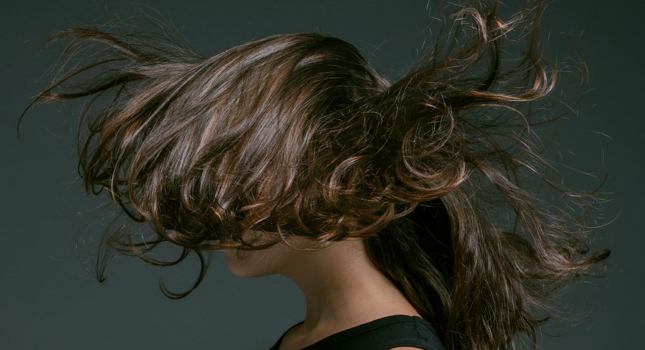 How to Prevent Frizzy Hair During the Monsoon?