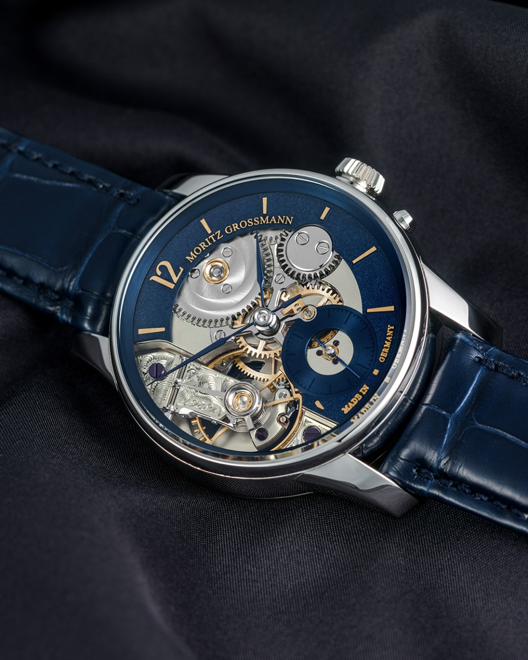 The Moritz Grossmann Backpage Tremblage takes the rather unusual approach of putting the movement's most beautiful