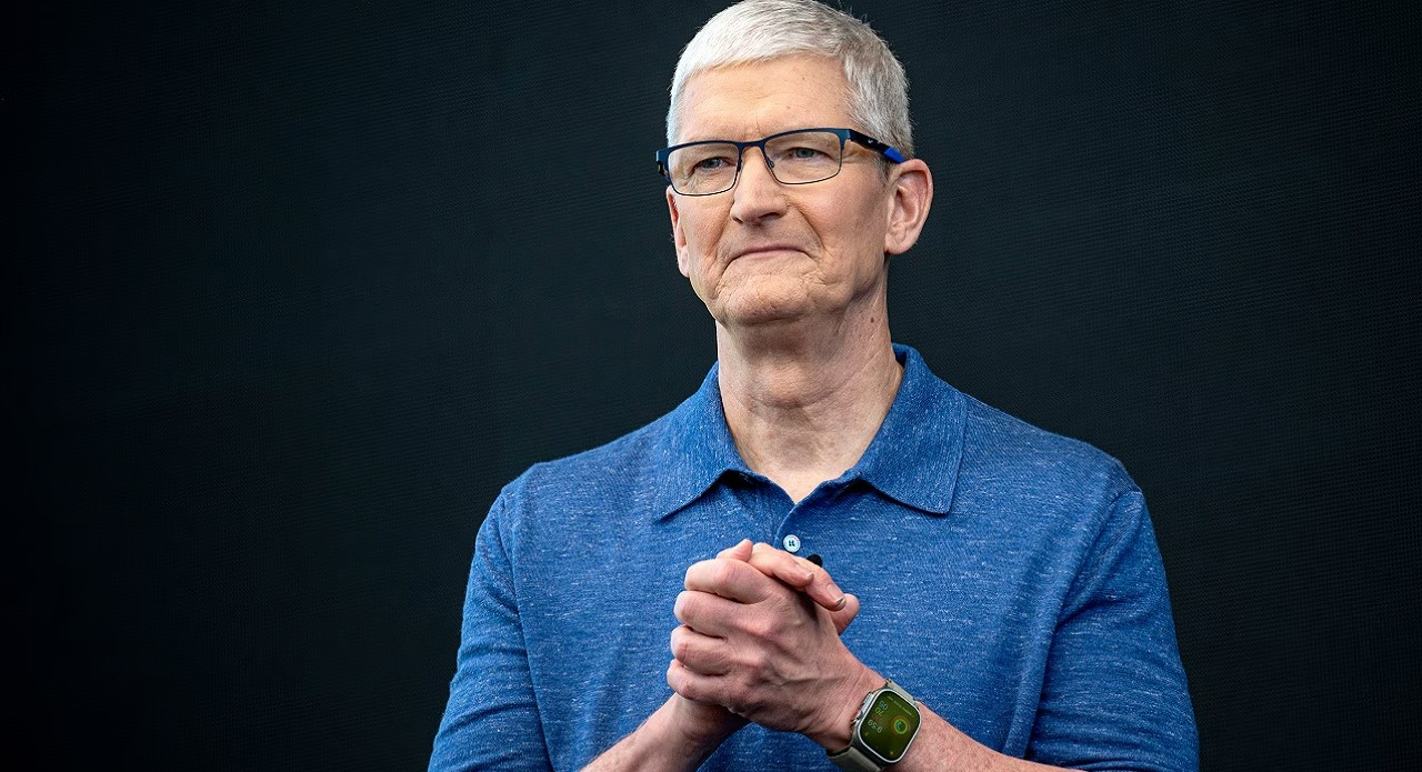 Tim Cook Resigns: The Quiet Billionaire Life Of The Outgoing CEO
