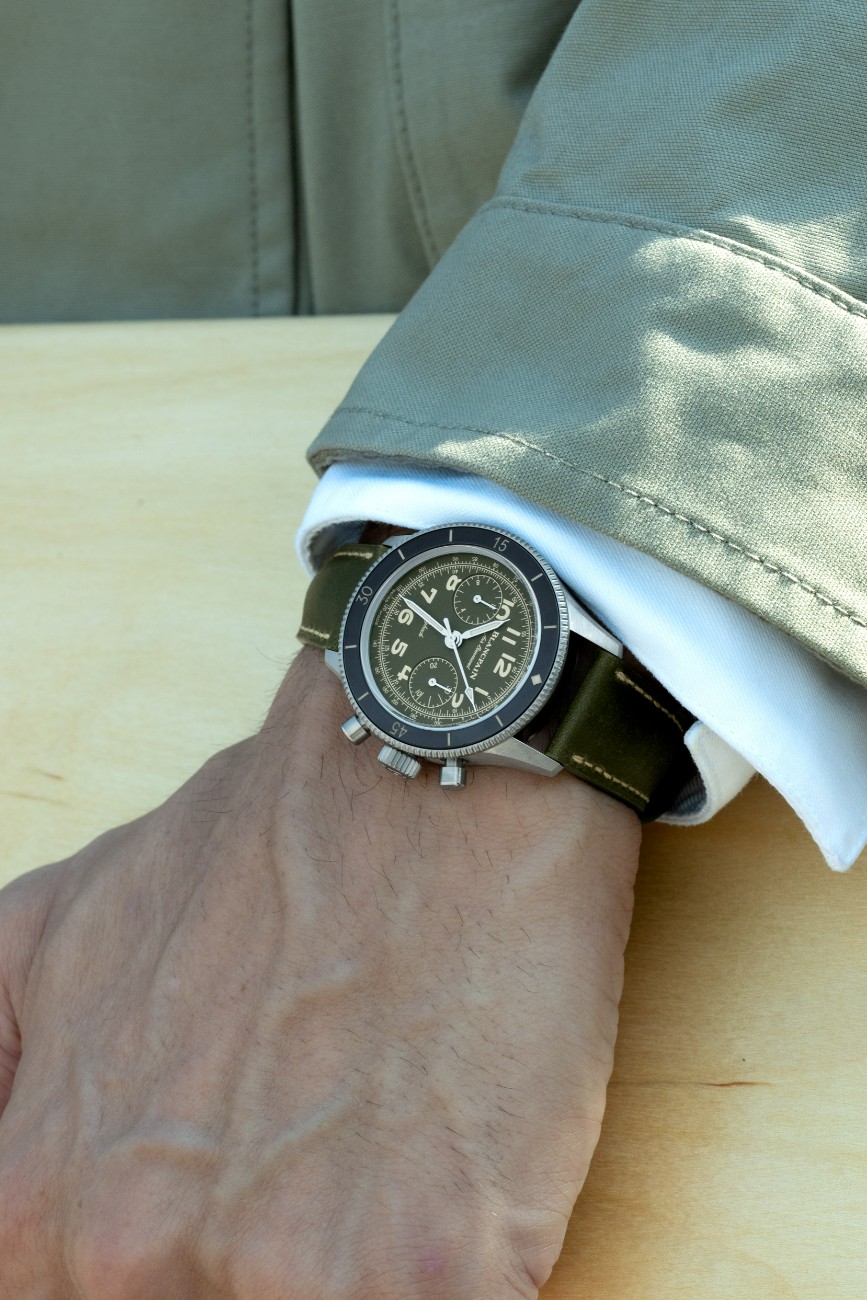 Then there is the countdown bezel, another detail that separates the Air Command from the average vintage chronograph