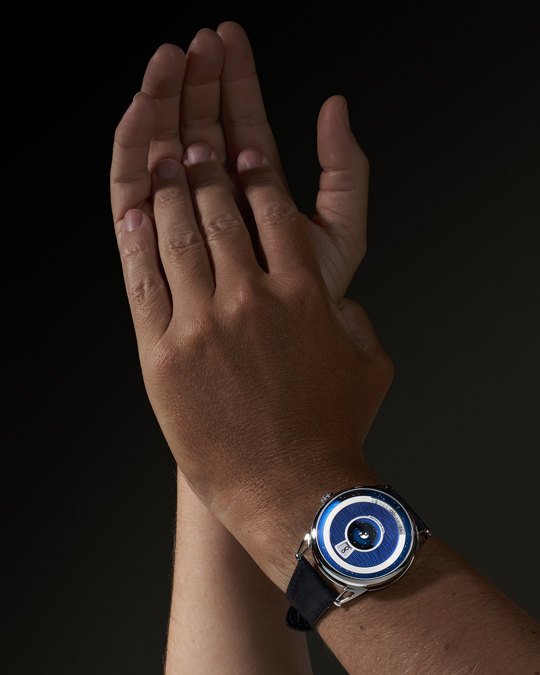 The De Bethune DB25 Digitale takes an entirely different approach to displaying time