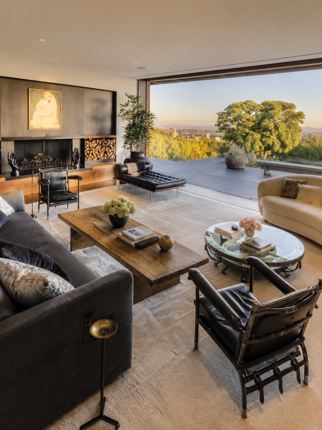But when Aniston took ownership of the property, she did not simply leave Jones’ original vision untouched