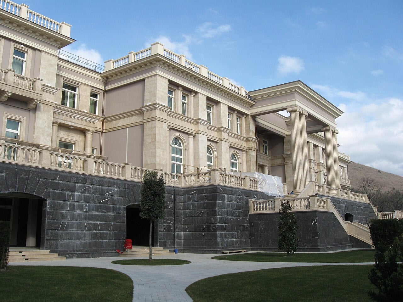 Away from the grandeur of central Moscow, there is Novo Ogaryovo, the presidential estate west of the capital along the Rublyovo