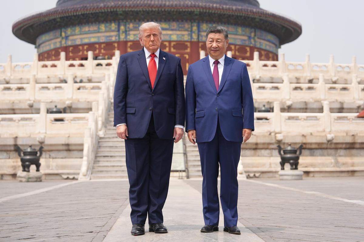 What can be seen, however, is the extraordinary environment surrounding them. Zhongnanhai