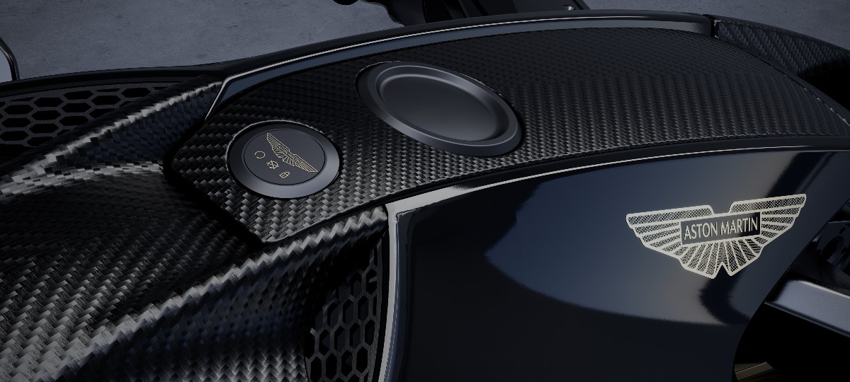 Developed further from the system used on the AMB 001 Pro, the setup separates steering