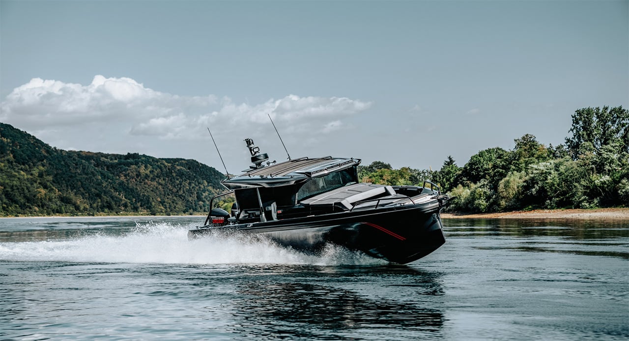 With twin Mercury Racing V8s producing 1,000 horsepower, a 60 knot top speed and a carbon fibre heavy Black Ops exterior, the BRABUS Shadow 1000 brings supercar attitude to the Mediterranean
