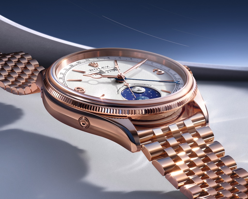 The first interpretation is housed in 18 ct Everose gold, Rolex’s proprietary rose gold alloy,