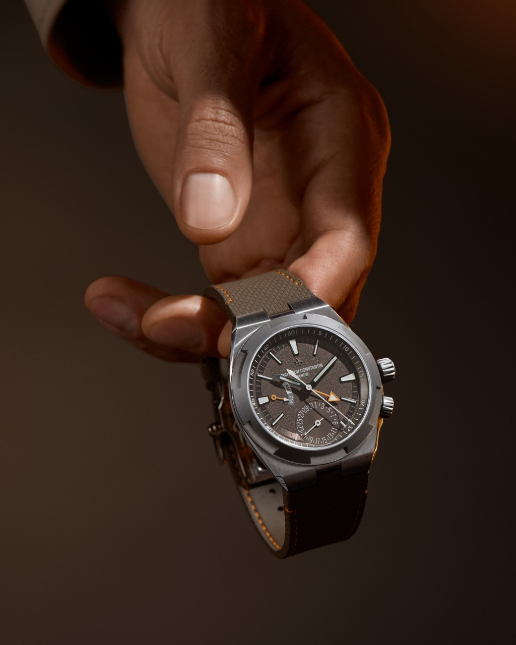 Haute horlogerie with a passport, the Overseas Dual Time Cardinal Points wraps