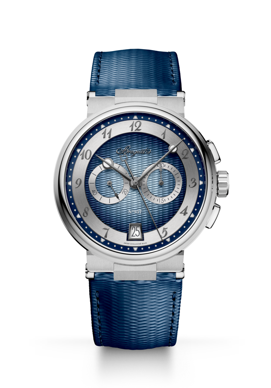 The case grows to 42.3mm in diameter with a 50.7mm lug-to-lug length and 13.9mm thickness