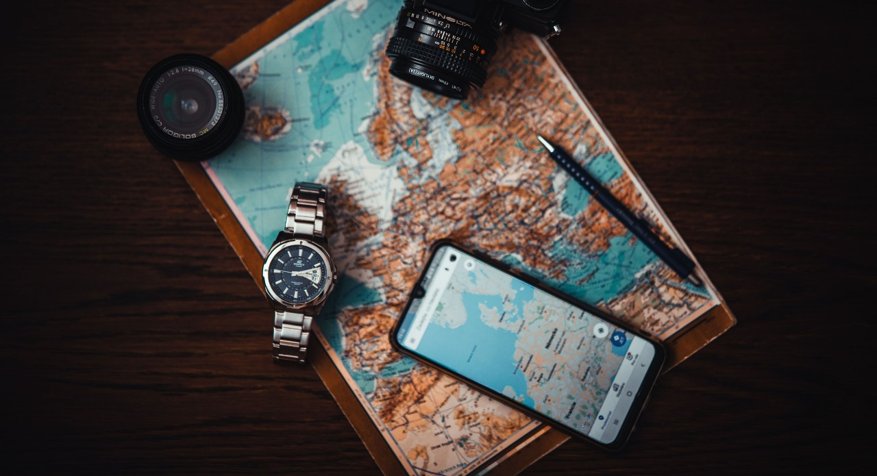 GMT vs Dual Time: A Guide To Two-Travel-Time Watch Complications