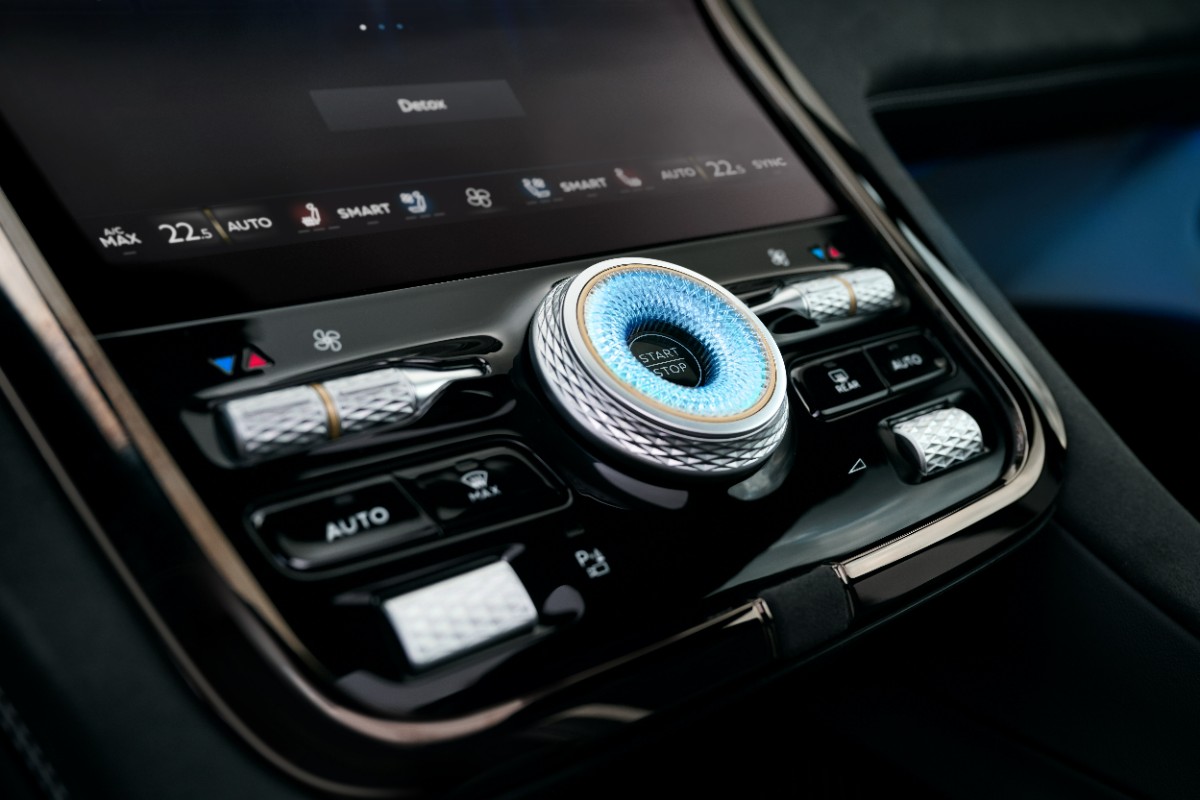 And should you tire of driving, four Experience Modes (Bentley, Comfort, Sport and Refresh) change the light, sound,