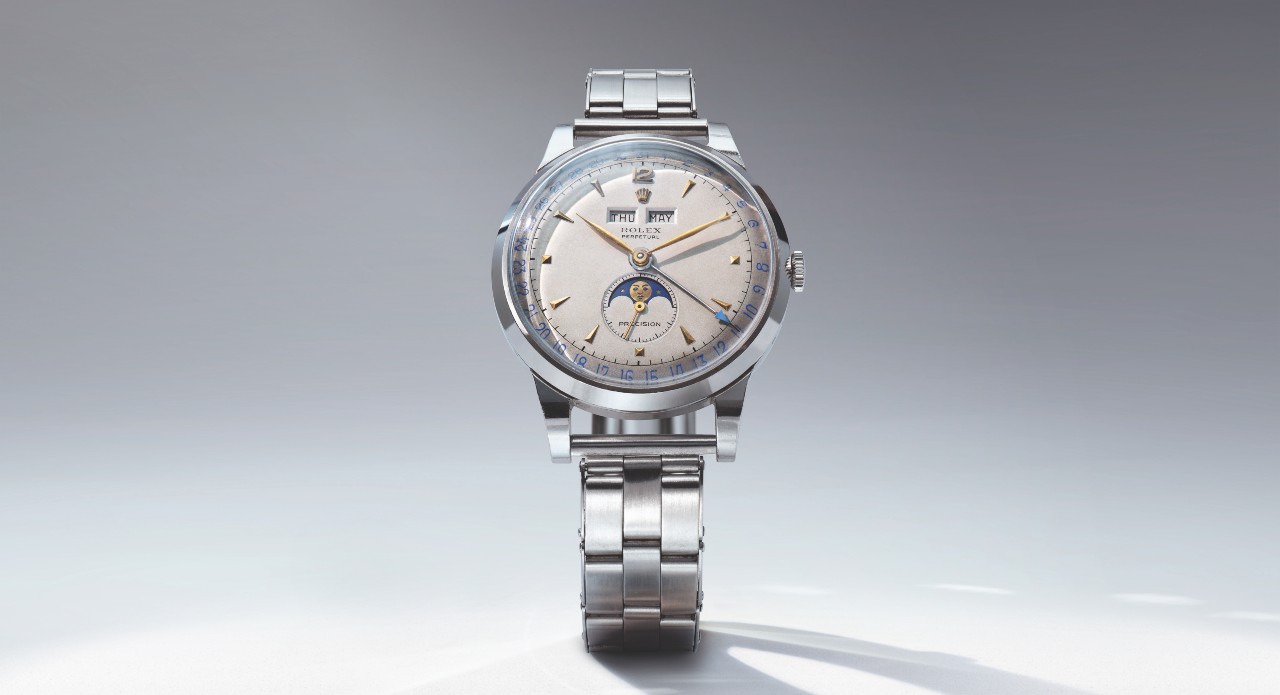 Decoding the Rolex crown: what the coronet logo means, and how tiny dots and dashes reveal a watch's crown system and case metal, from Twinlock to Triplock
