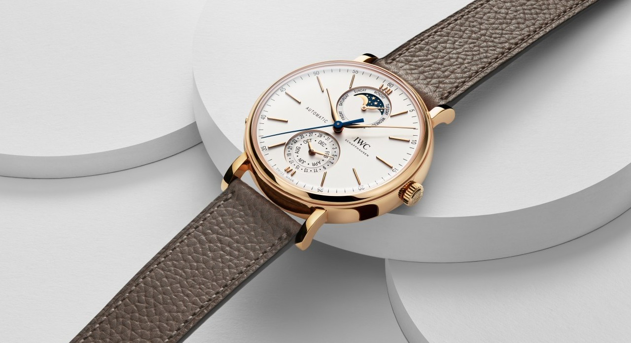 One resets once a year, the other almost never. Here is how annual and perpetual calendar watches actually keep track of the months