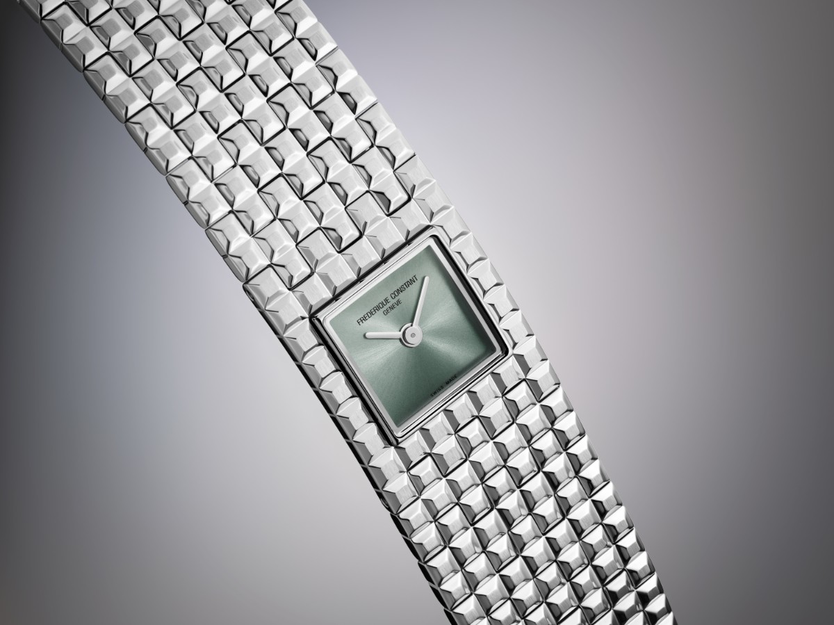 Beneath its jewellery-inspired exterior, the Classics Manchette is powered by the FC-200 quartz calibre