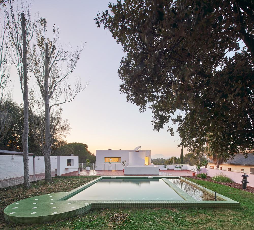 That same generosity of spirit, translated from the scale of a city block to the scale of a single family home