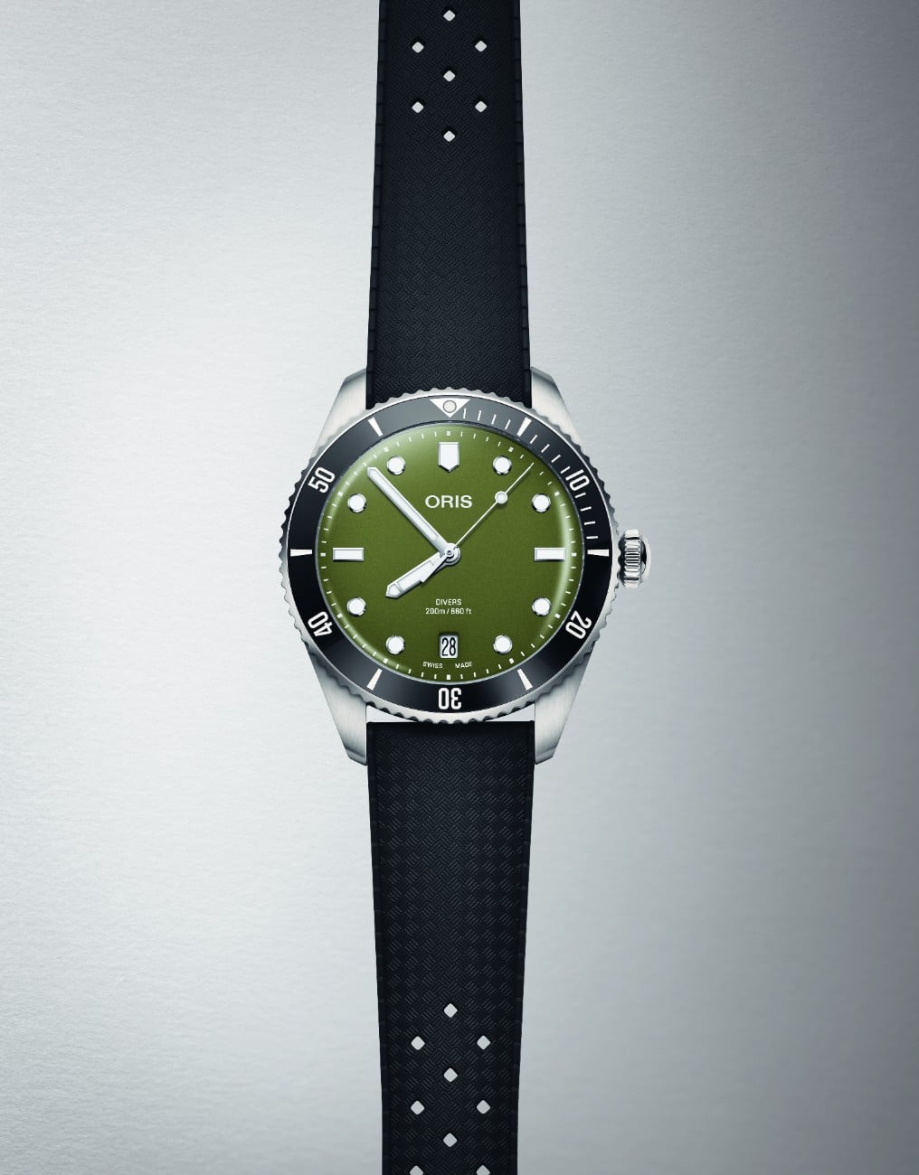 Powered by the automatic Oris 733 calibre, offering a 41-hour power reserve