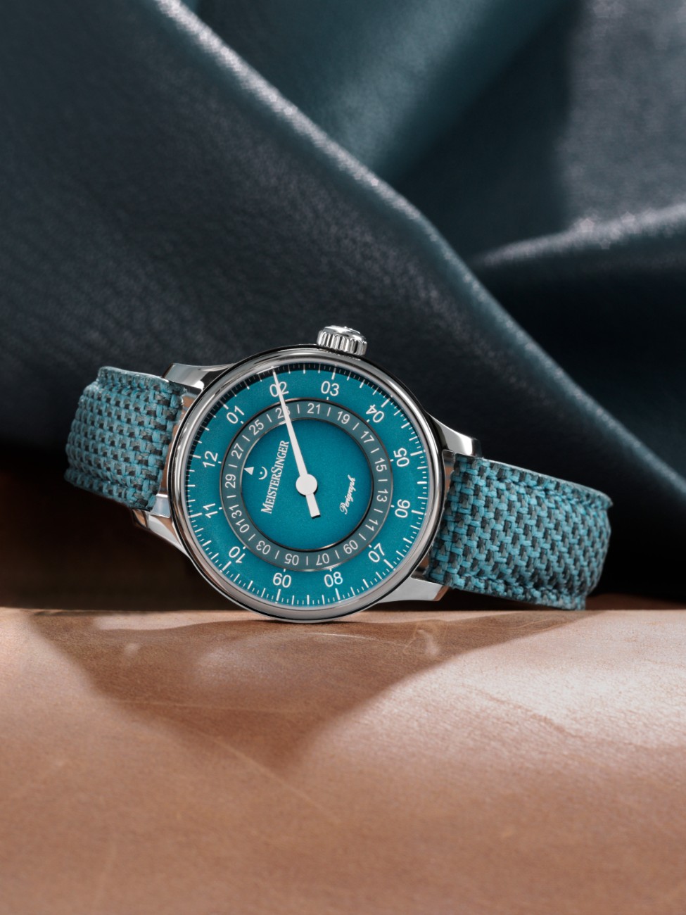 Priced at INR 2.7 lakhs (approx.), the MeisterSinger Perigraph Special (Ref. S BM1128)