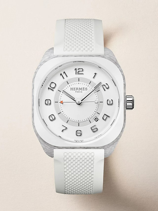 Sleek, contemporary and effortlessly wearable, the H08 is a white-on-white sports watch