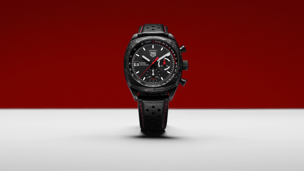 Motorsport passion drives this limited edition of 500 pieces, which echoes the original Monza of 1976.