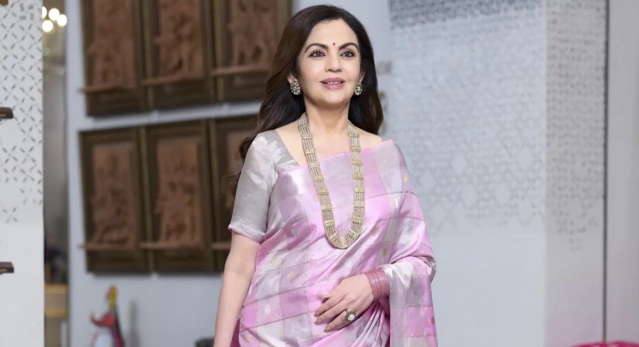 Nita Ambani’s Pastel Pink Swadesh Kanjivaram Saree Is an Ode to India’s Artisans