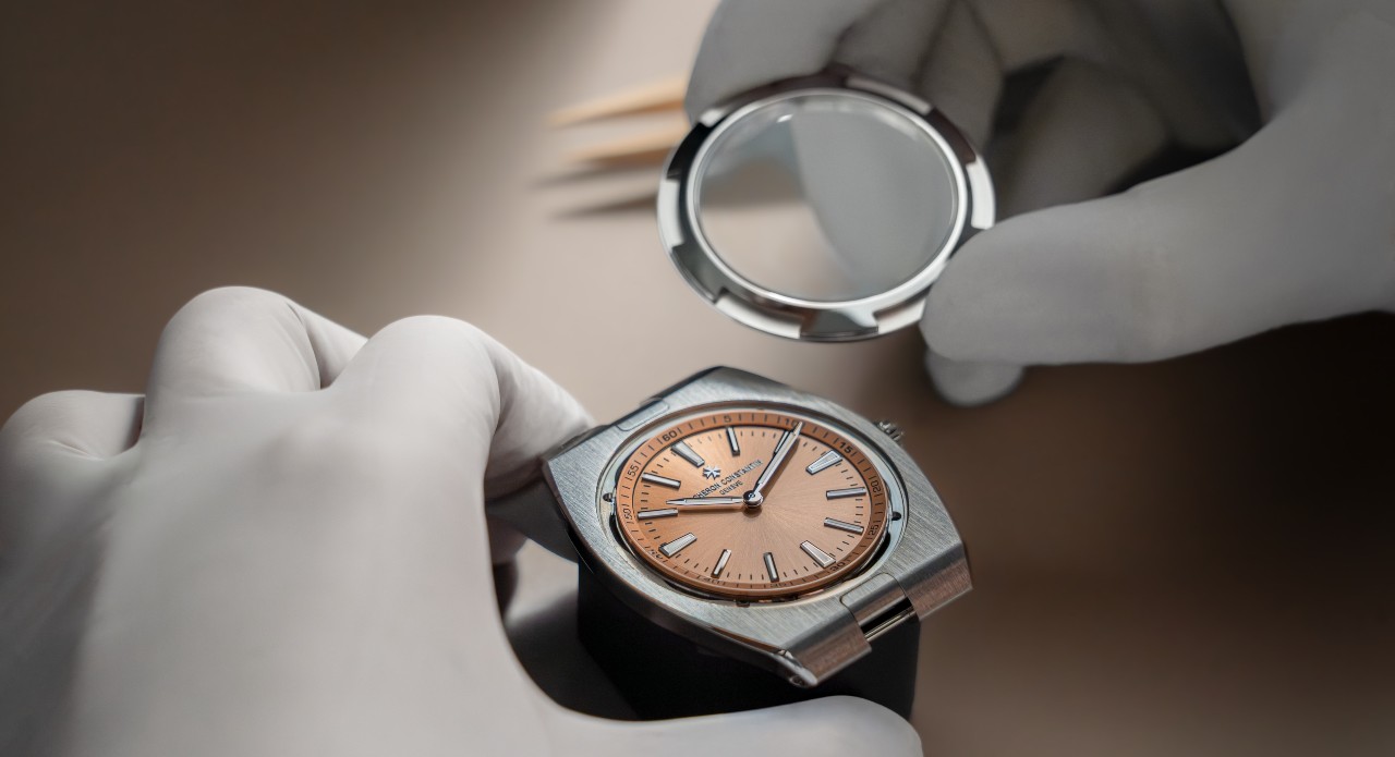 Learn what a gear train is in a watch movement, how it carries power to the escapement and why its wheels, pinions and ratios are central to mechanical watchmaking